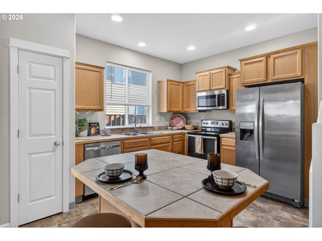 212 Nw GLENCORY St, Hillsboro, OR 97124