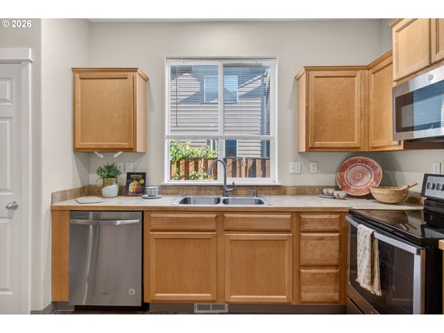 212 Nw GLENCORY St, Hillsboro, OR 97124