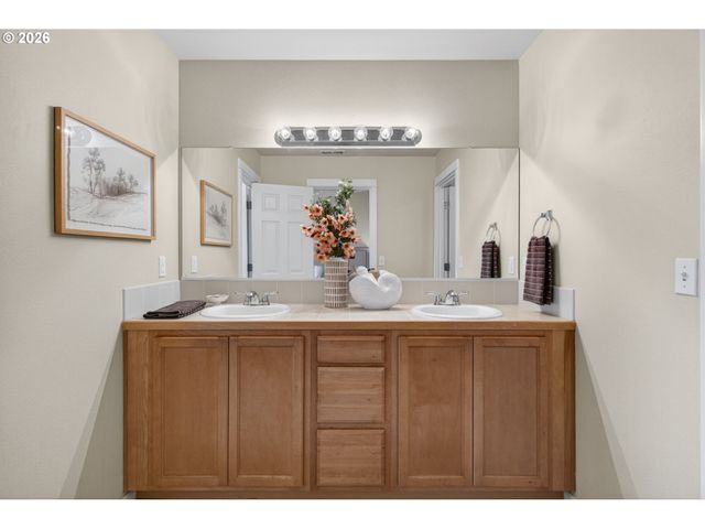 212 Nw GLENCORY St, Hillsboro, OR 97124