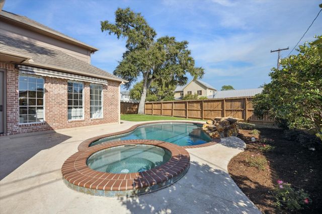 4103 Turnberry Circle, Houston, TX 77025