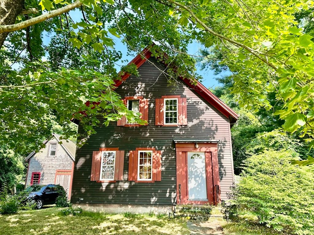 11 Elm Street, Middleboro, MA 02346