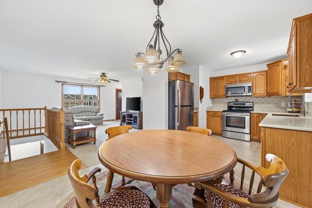 1514 Walsh Acres DRIVE, West Bend, WI 53095