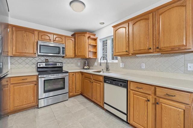 1514 Walsh Acres DRIVE, West Bend, WI 53095