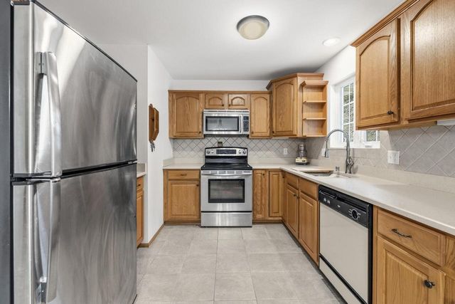 1514 Walsh Acres DRIVE, West Bend, WI 53095