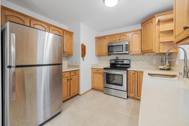 1514 Walsh Acres DRIVE, West Bend, WI 53095