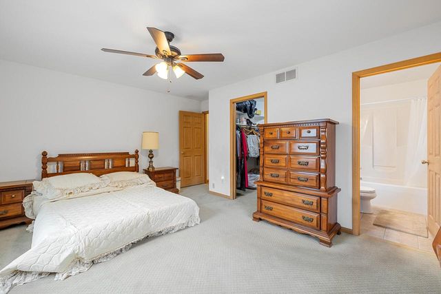 1514 Walsh Acres DRIVE, West Bend, WI 53095