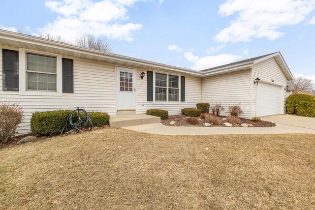 1514 Walsh Acres DRIVE, West Bend, WI 53095