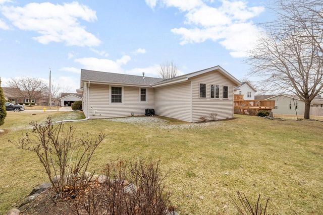 1514 Walsh Acres DRIVE, West Bend, WI 53095
