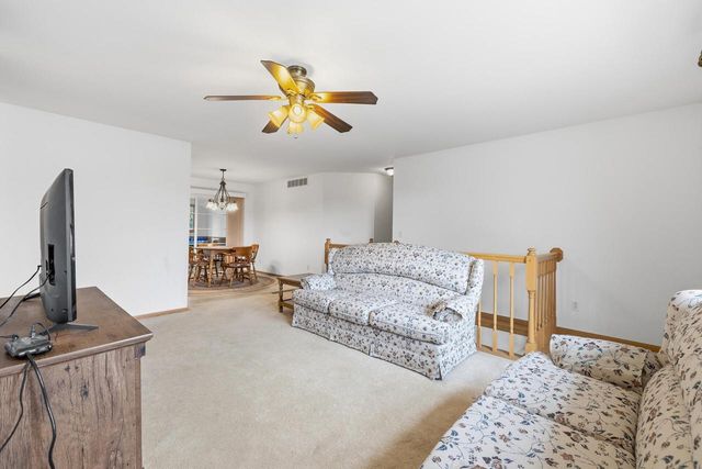 1514 Walsh Acres DRIVE, West Bend, WI 53095