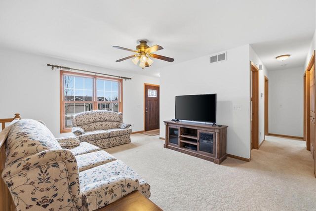 1514 Walsh Acres DRIVE, West Bend, WI 53095