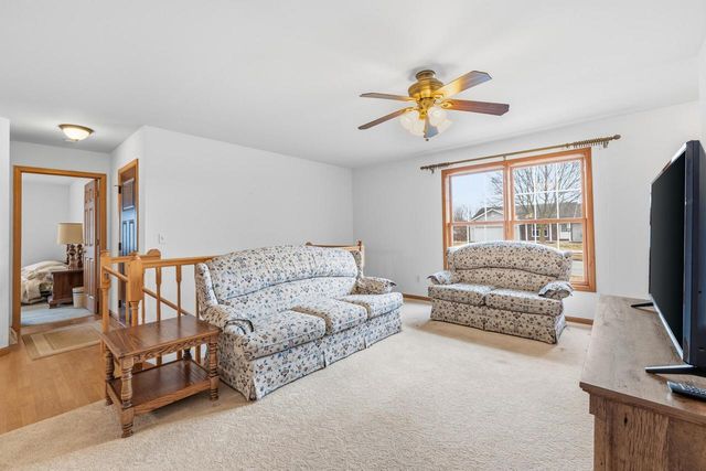 1514 Walsh Acres DRIVE, West Bend, WI 53095