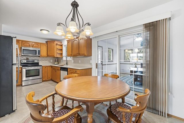 1514 Walsh Acres DRIVE, West Bend, WI 53095