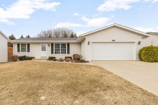 1514 Walsh Acres DRIVE, West Bend, WI 53095