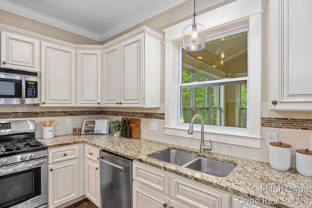 5050 Tiamo Lane, Rockford, MI 49341