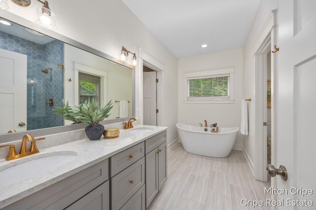 5050 Tiamo Lane, Rockford, MI 49341