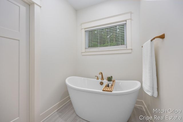 5050 Tiamo Lane, Rockford, MI 49341