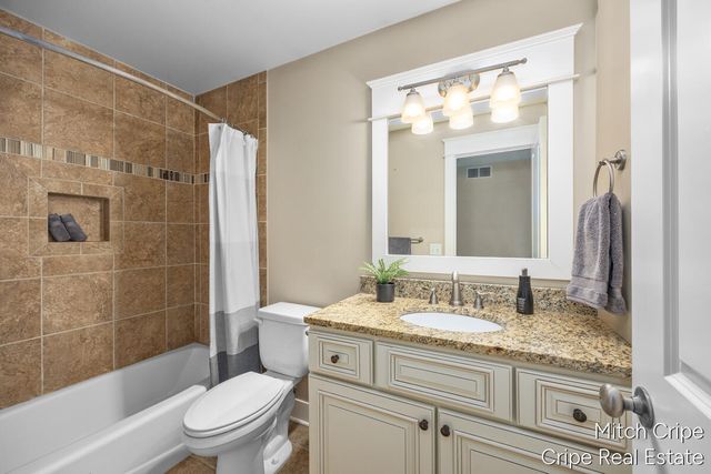 5050 Tiamo Lane, Rockford, MI 49341