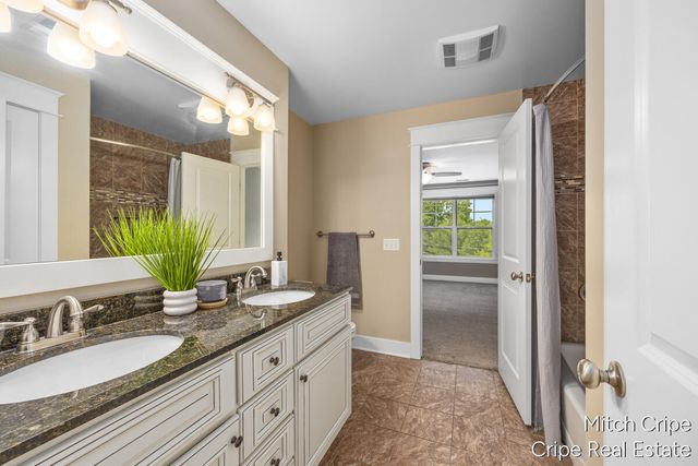 5050 Tiamo Lane, Rockford, MI 49341