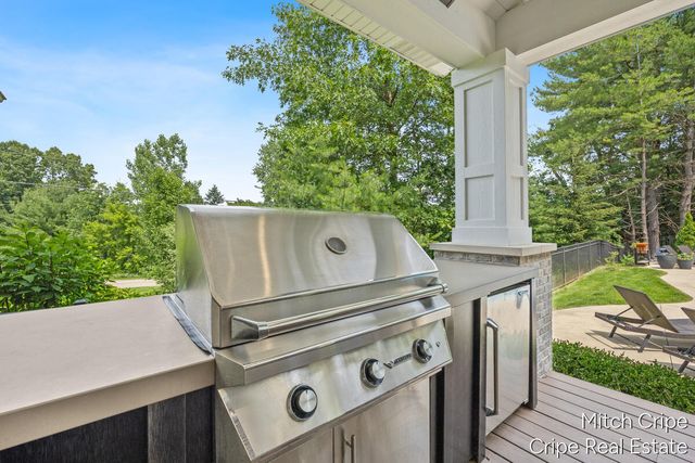 5050 Tiamo Lane, Rockford, MI 49341