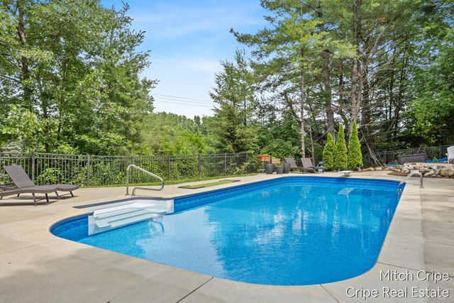 5050 Tiamo Lane, Rockford, MI 49341