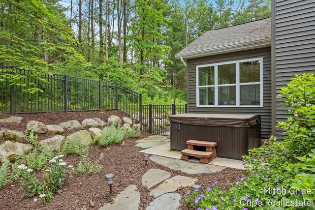 5050 Tiamo Lane, Rockford, MI 49341