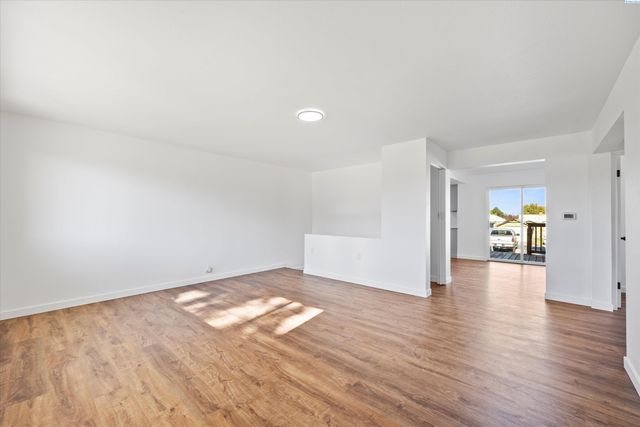 23 E 6th Avenue, Kennewick, WA 99336