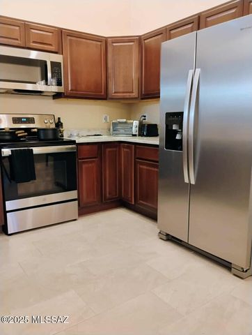 143 N Crescent Bell Drive, Green Valley, AZ 85614