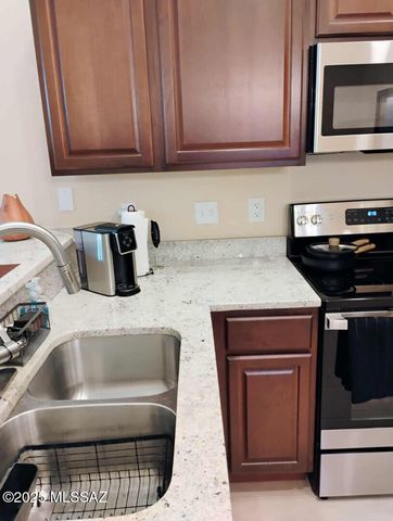 143 N Crescent Bell Drive, Green Valley, AZ 85614