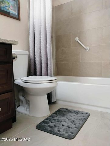 143 N Crescent Bell Drive, Green Valley, AZ 85614