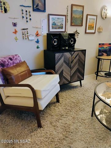 143 N Crescent Bell Drive, Green Valley, AZ 85614