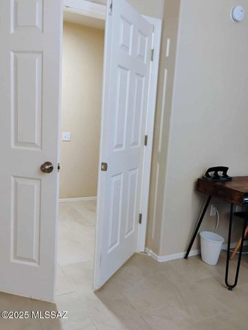 143 N Crescent Bell Drive, Green Valley, AZ 85614