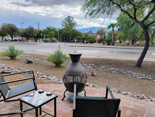 143 N Crescent Bell Drive, Green Valley, AZ 85614