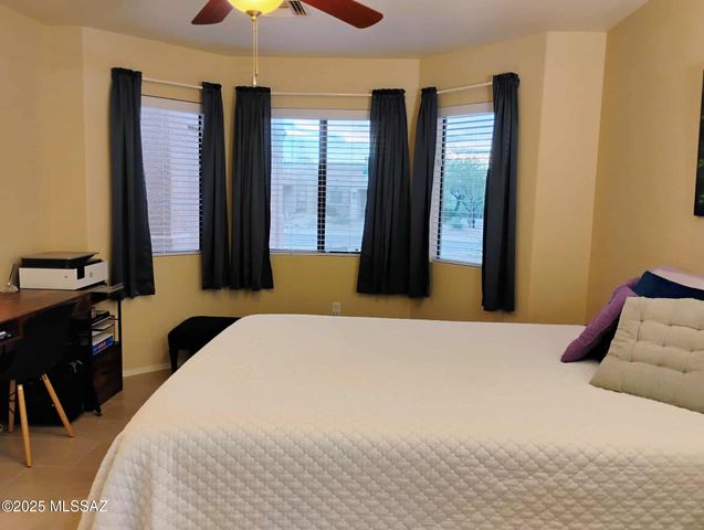 143 N Crescent Bell Drive, Green Valley, AZ 85614