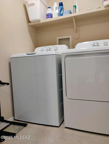 143 N Crescent Bell Drive, Green Valley, AZ 85614