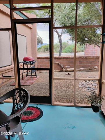 143 N Crescent Bell Drive, Green Valley, AZ 85614