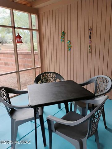 143 N Crescent Bell Drive, Green Valley, AZ 85614