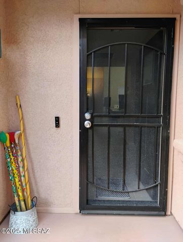 143 N Crescent Bell Drive, Green Valley, AZ 85614