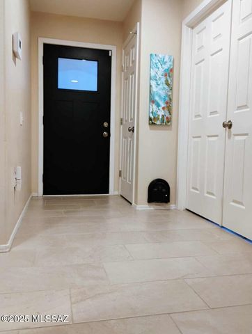 143 N Crescent Bell Drive, Green Valley, AZ 85614