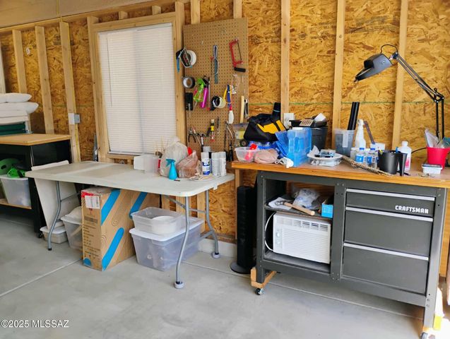 143 N Crescent Bell Drive, Green Valley, AZ 85614