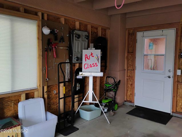 143 N Crescent Bell Drive, Green Valley, AZ 85614