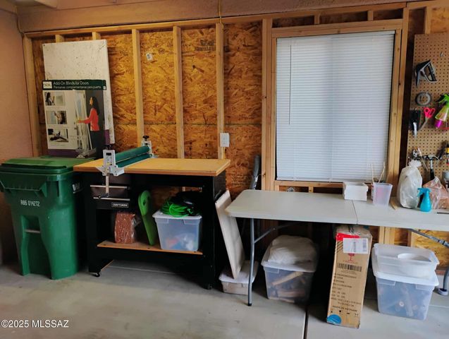 143 N Crescent Bell Drive, Green Valley, AZ 85614