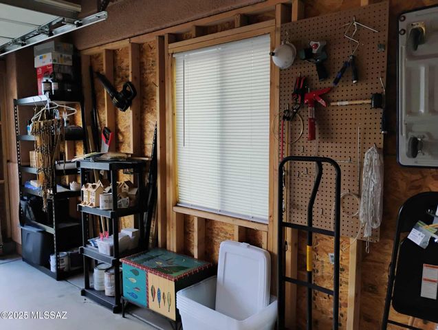 143 N Crescent Bell Drive, Green Valley, AZ 85614