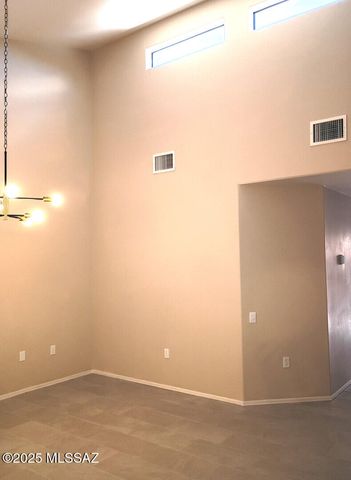 143 N Crescent Bell Drive, Green Valley, AZ 85614