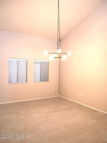 143 N Crescent Bell Drive, Green Valley, AZ 85614