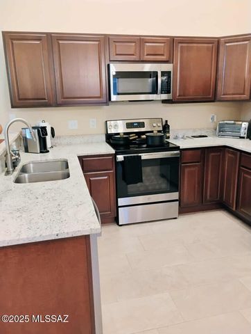 143 N Crescent Bell Drive, Green Valley, AZ 85614