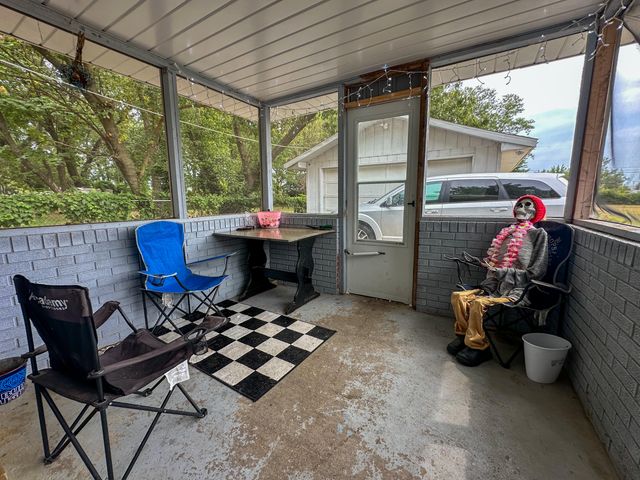 1752 North Old Orchard Avenue, Springfield, MO 65803