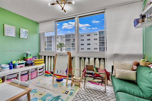 609 NE 14th Ave 405, Hallandale Beach, FL 33009