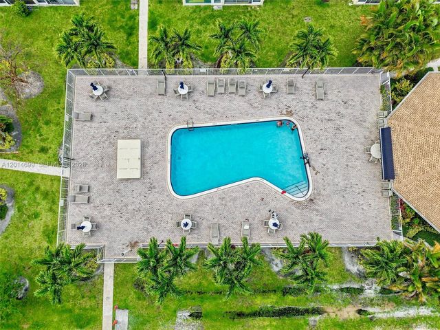 609 NE 14th Ave 405, Hallandale Beach, FL 33009