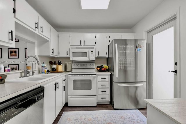 609 NE 14th Ave 405, Hallandale Beach, FL 33009
