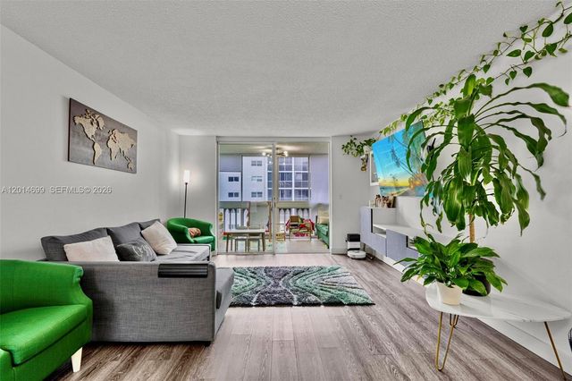 609 NE 14th Ave 405, Hallandale Beach, FL 33009